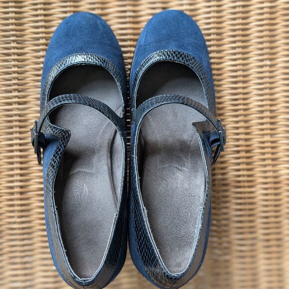 A2 by Aerosoles Navy Suede Mary Jane Pumps Size 9.5 EUC Comfortable Heels - Picture 7 of 12